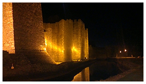 Smederevska tvrđava, noć nad zidinama malog grada ...