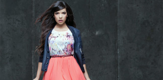 Hit dana 04.04.2015.: Indila – Tourner Dans Le Vide Indila