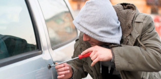 Policija uhapsila dvojicu lopova u Smederevu Ilustracija: Obijanje automobila