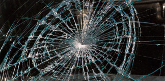 UDES NA KOVINSKOM MOSTU Muškarac poginuo u sudaru automobila i kombija Saobraćajna nesreća