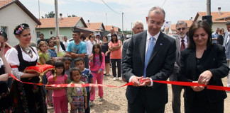 Zatvoren kolektivni centar u Smederevu Majkl Devenport i Jasna Avramovic