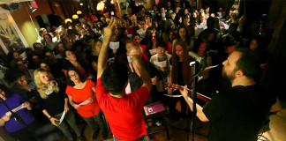 Hit dana 19.01.2015.: Choir! Choir! Choir! – Space Oddity Choir! Choir! Choir!