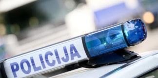 Kamion naleteo na traktor, mladić teško povređen